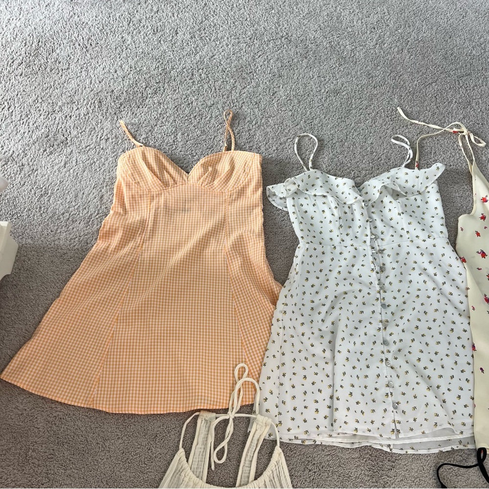 5 Medium Dresses - image 3